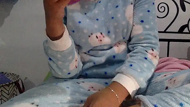 Snapshot of sharonlopez9611 chatting on 02.19.26 sharonlopez9611 online show from 02.19.26