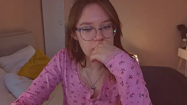 Mia Luw online show from 02.05.26