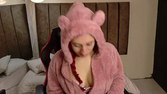 Snapshot of Alektra_bryce chatting on 11.10.25 Alektra bryce online show from 11.10.25