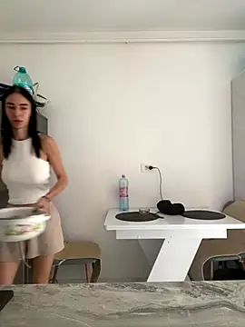 Celine Roxelle online show from 09.09.25