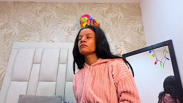 Snapshot of dafnnelewis chatting on 02.03.26 dafnnelewis online show from 02.03.26