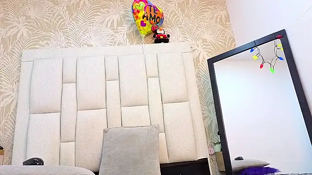 Snapshot of dafnnelewis chatting on 02.09.26 dafnnelewis online show from 02.09.26