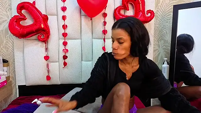 Snapshot of dafnnelewis chatting on 02.17.26 dafnnelewis online show from 02.17.26