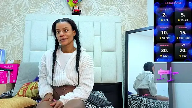 Snapshot of dafnnelewis chatting on 03.25.26 dafnnelewis online show from 03.25.26