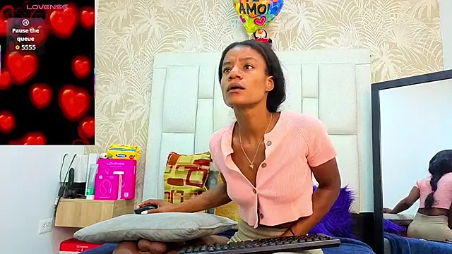 Snapshot of dafnnelewis chatting on 04.11.26 dafnnelewis online show from 04.11.26