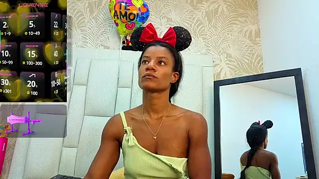 Snapshot of dafnnelewis chatting on 04.13.26 dafnnelewis online show from 04.13.26