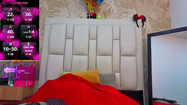 Snapshot of dafnnelewis chatting on 04.16.26 dafnnelewis online show from 04.16.26