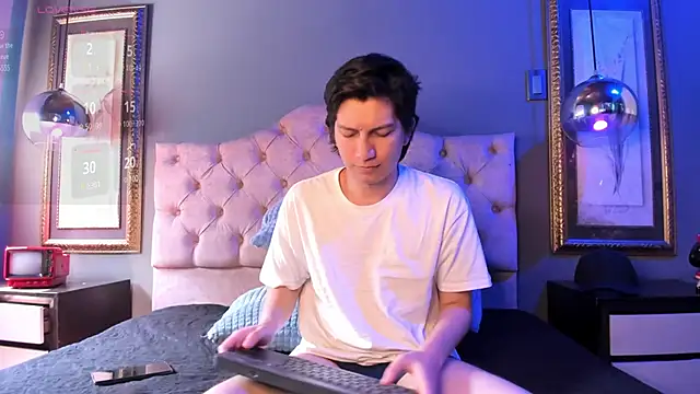 Snapshot of Golden-Boyy chatting on 02.04.25 Golden-Boyy online show from 02.04.25