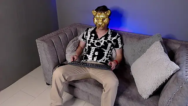 Snapshot of Golden-Boyy chatting on 02.10.25 Golden-Boyy online show from 02.10.25