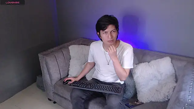 Snapshot of Golden-Boyy chatting on 02.13.25 Golden-Boyy online show from 02.13.25