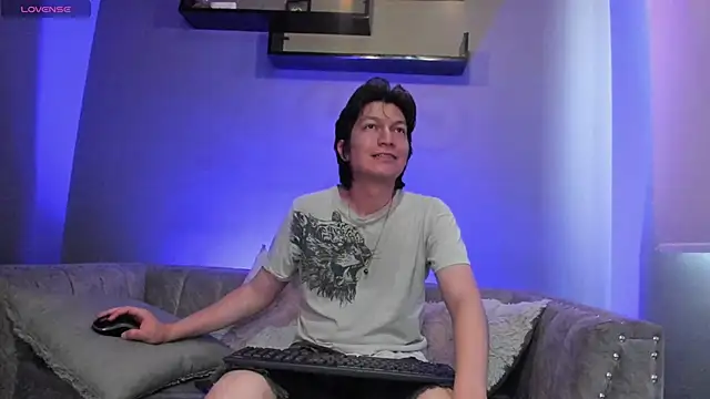 Snapshot of Golden-Boyy chatting on 02.28.25 Golden-Boyy online show from 02.28.25