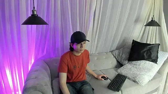 Snapshot of Golden-Boyy chatting on 03.16.25 Golden-Boyy online show from 03.16.25