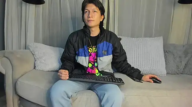 Snapshot of Golden-Boyy chatting on 03.19.25 Golden-Boyy online show from 03.19.25