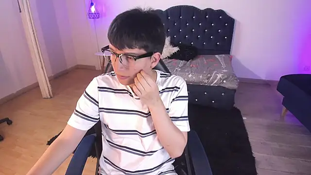 Snapshot of Golden-Boyy chatting on 09.13.25 Golden-Boyy online show from 09.13.25