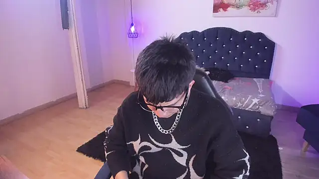 Snapshot of Golden-Boyy chatting on 09.19.25 Golden-Boyy online show from 09.19.25