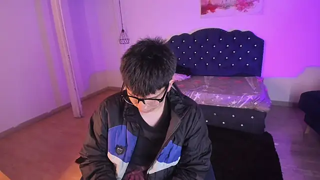 Snapshot of Golden-Boyy chatting on 09.20.25 Golden-Boyy online show from 09.20.25