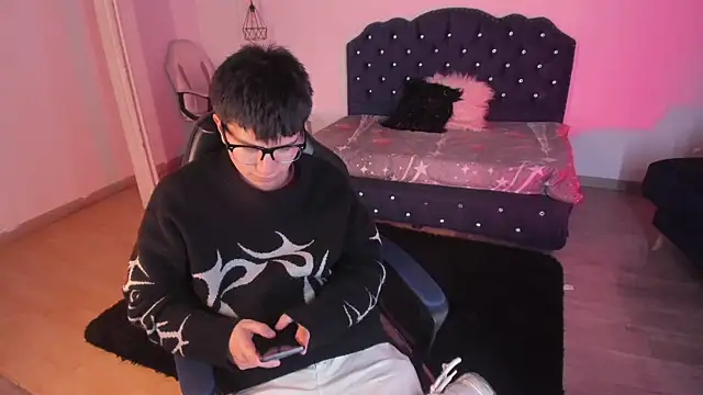 Snapshot of Golden-Boyy chatting on 09.22.25 Golden-Boyy online show from 09.22.25