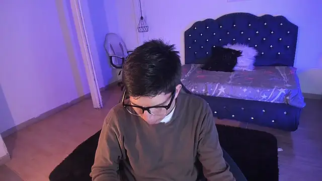 Snapshot of Golden-Boyy chatting on 09.24.25 Golden-Boyy online show from 09.24.25