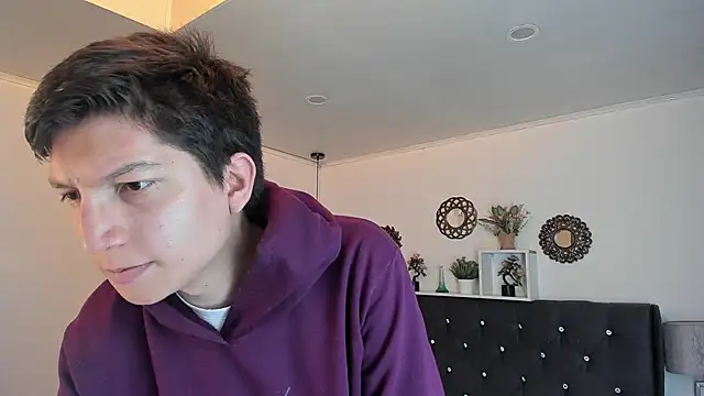 Snapshot of Golden-Boyy chatting on 10.04.25 Golden-Boyy online show from 10.04.25