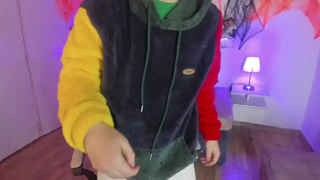 Snapshot of Golden-Boyy chatting on 10.20.25 Golden-Boyy online show from 10.20.25