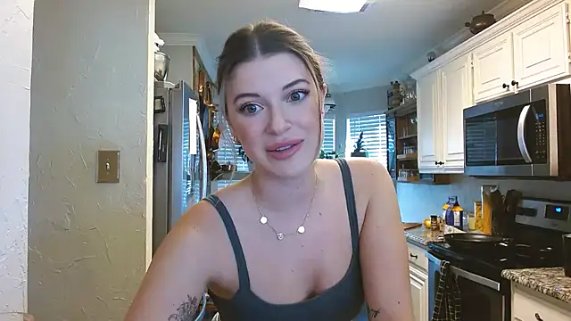 Snapshot of rileydepp chatting on 02.25.25 rileydepp online show from 02.25.25