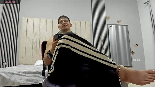 Snapshot of ANDRES_STUD chatting on 02.14.26 ANDRES STUD online show from 02.14.26