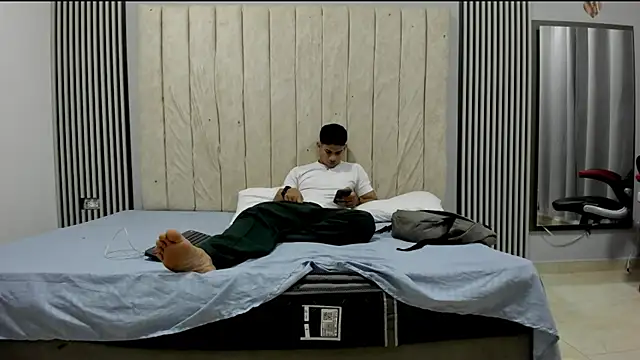 Snapshot of ANDRES_STUD chatting on 02.17.26 ANDRES STUD online show from 02.17.26