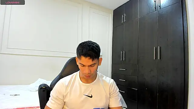 Snapshot of ANDRES_STUD chatting on 04.22.26 ANDRES STUD online show from 04.22.26