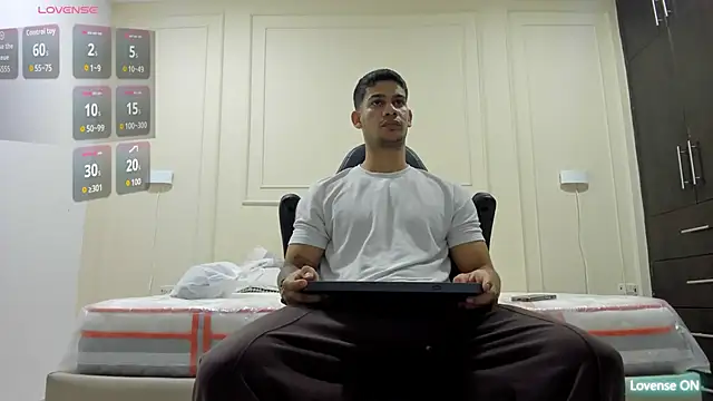 Snapshot of ANDRES_STUD chatting on 05.24.26 ANDRES STUD online show from 05.24.26