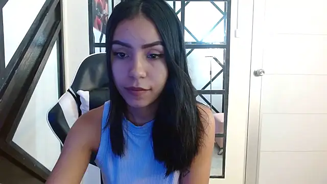 Snapshot of julieta_fn chatting on 09.10.25 julieta fn online show from 09.10.25