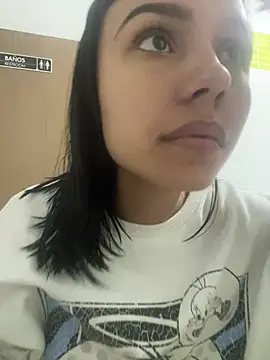 Snapshot of julieta_fn chatting on 04.17.26 julieta fn online show from 04.17.26