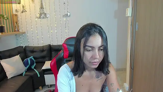 Snapshot of julieta_fn chatting on 05.21.26 julieta fn online show from 05.21.26