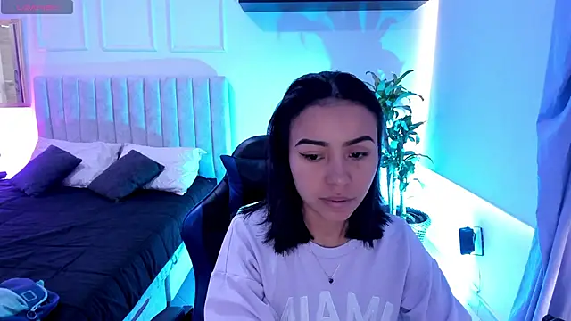 Snapshot of julieta_fn chatting on 05.29.26 julieta fn online show from 05.29.26