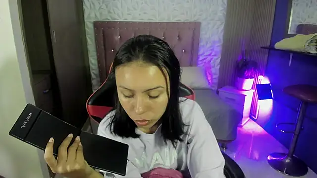 Snapshot of julieta_fn chatting on 07.16.26 julieta fn online show from 07.16.26