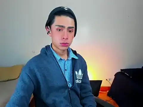 Snapshot of steve__gray chatting on 02.14.25 steve gray online show from 02.14.25