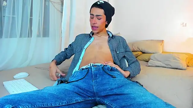 Snapshot of steve__gray chatting on 03.20.25 steve gray online show from 03.20.25