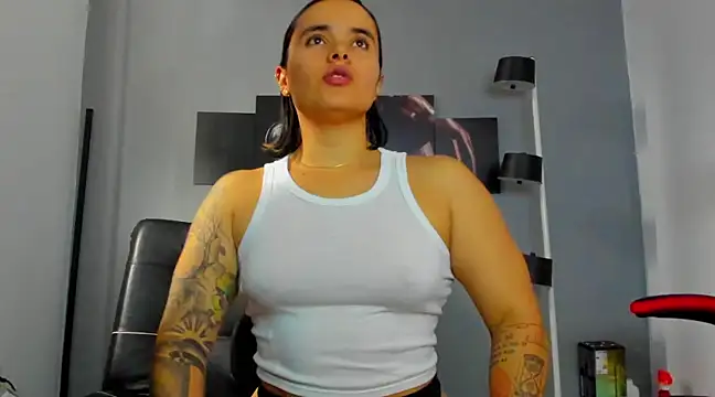 karlyjons12 online show from 02.25.25