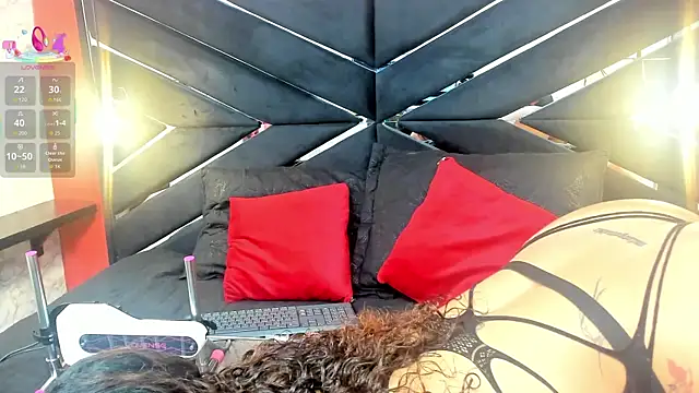 Snapshot of IVISBOUNCYASS chatting on 11.04.25 IVISBOUNCYASS online show from 11.04.25