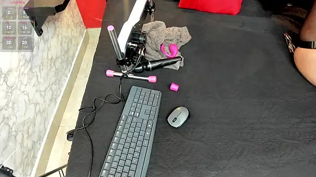 Snapshot of IVISBOUNCYASS chatting on 11.29.25 IVISBOUNCYASS online show from 11.29.25