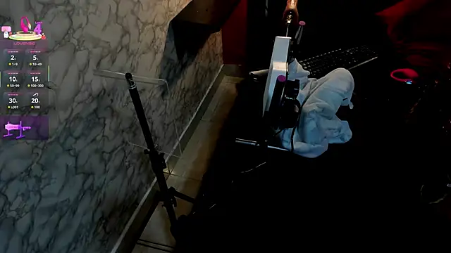 Snapshot of IVISBOUNCYASS chatting on 12.15.25 IVISBOUNCYASS online show from 12.15.25