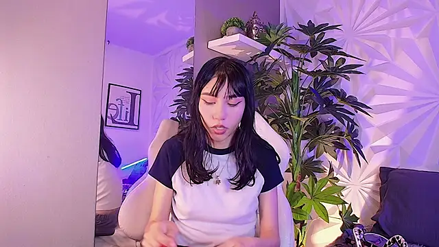 Miaa Lee7 online show from 12.16.25