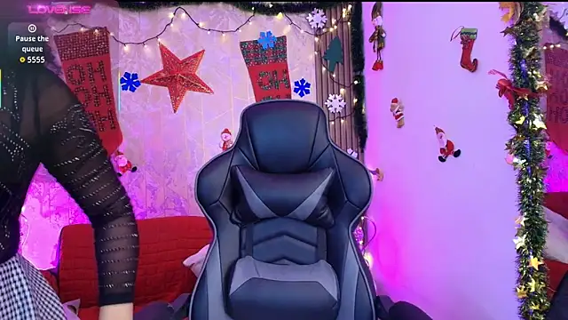 Cintiia Holmes online show from 12.19.25