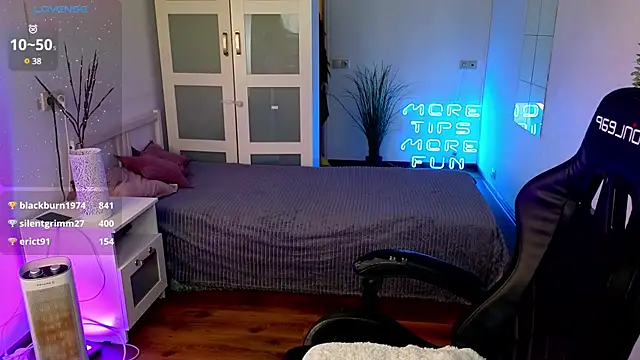 Katy diamond  online show from 03.19.25