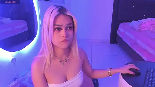 Snapshot of _Charlottequeen chatting on 02.14.25 Charlottequeen online show from 02.14.25