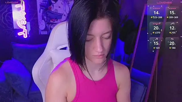 roxy riot  online show from 04.17.26