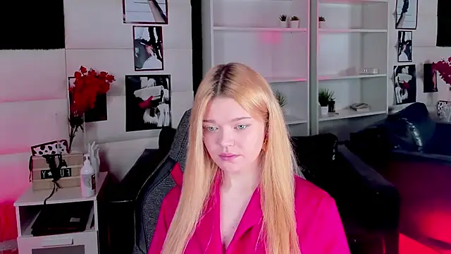 AdeleCartier online show from 03.02.25