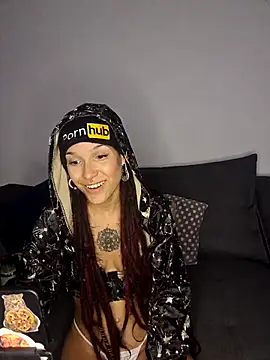 Snapshot of nickelfie chatting on 03.06.25 nickelfie online show from 03.06.25