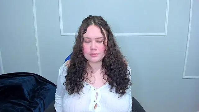 Snapshot of _leana_ chatting on 05.14.26 leana online show from 05.14.26