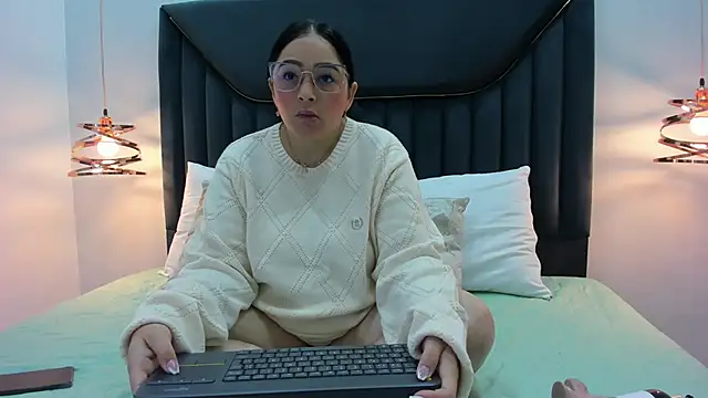 ZamiraGates online show from 03.18.25