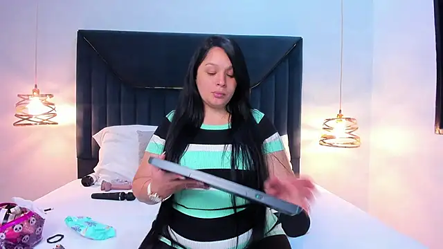 ZamiraGates online show from 09.11.25